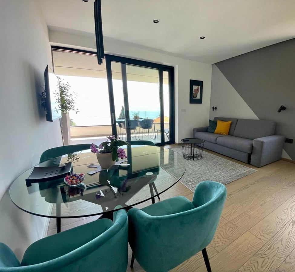 Aparthotel Villa V With Heated Pool Rijeka Exterior photo