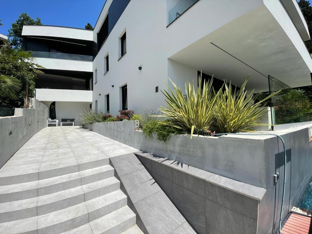 Aparthotel Villa V With Heated Pool Rijeka Exterior photo